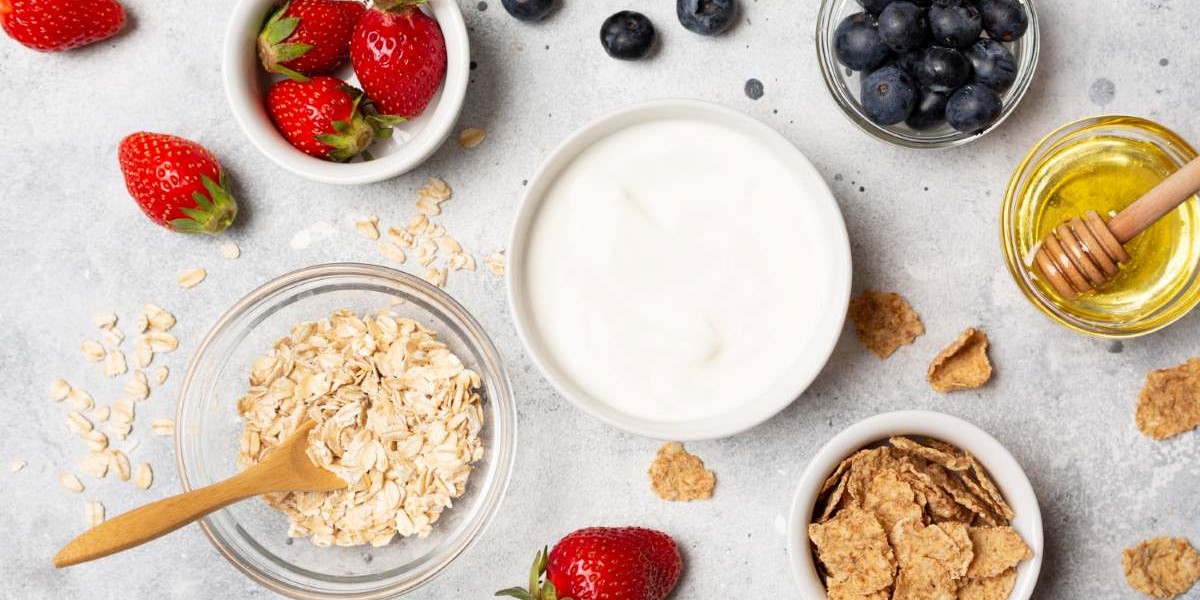 ماست یونانی و میوه