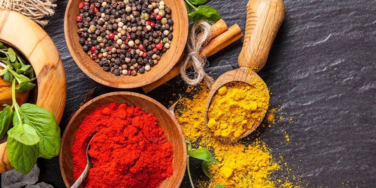 استفاده از ادویه‌جات و چاشنی‌ها